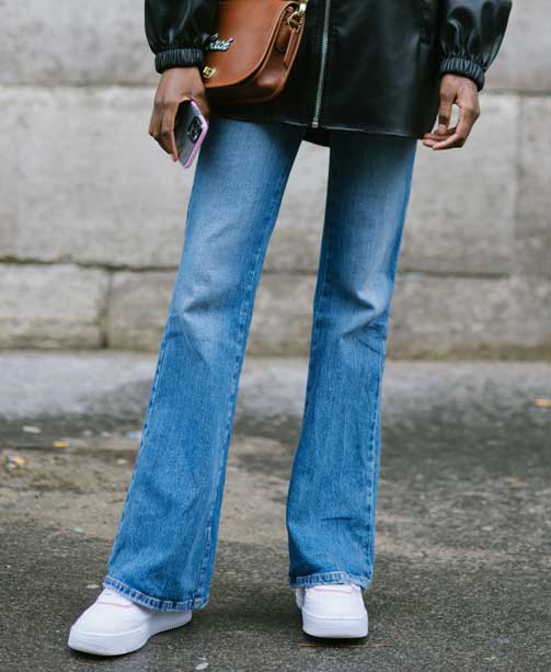 Jeans-Guide: So tragen Sie Sneaker zur Jeans